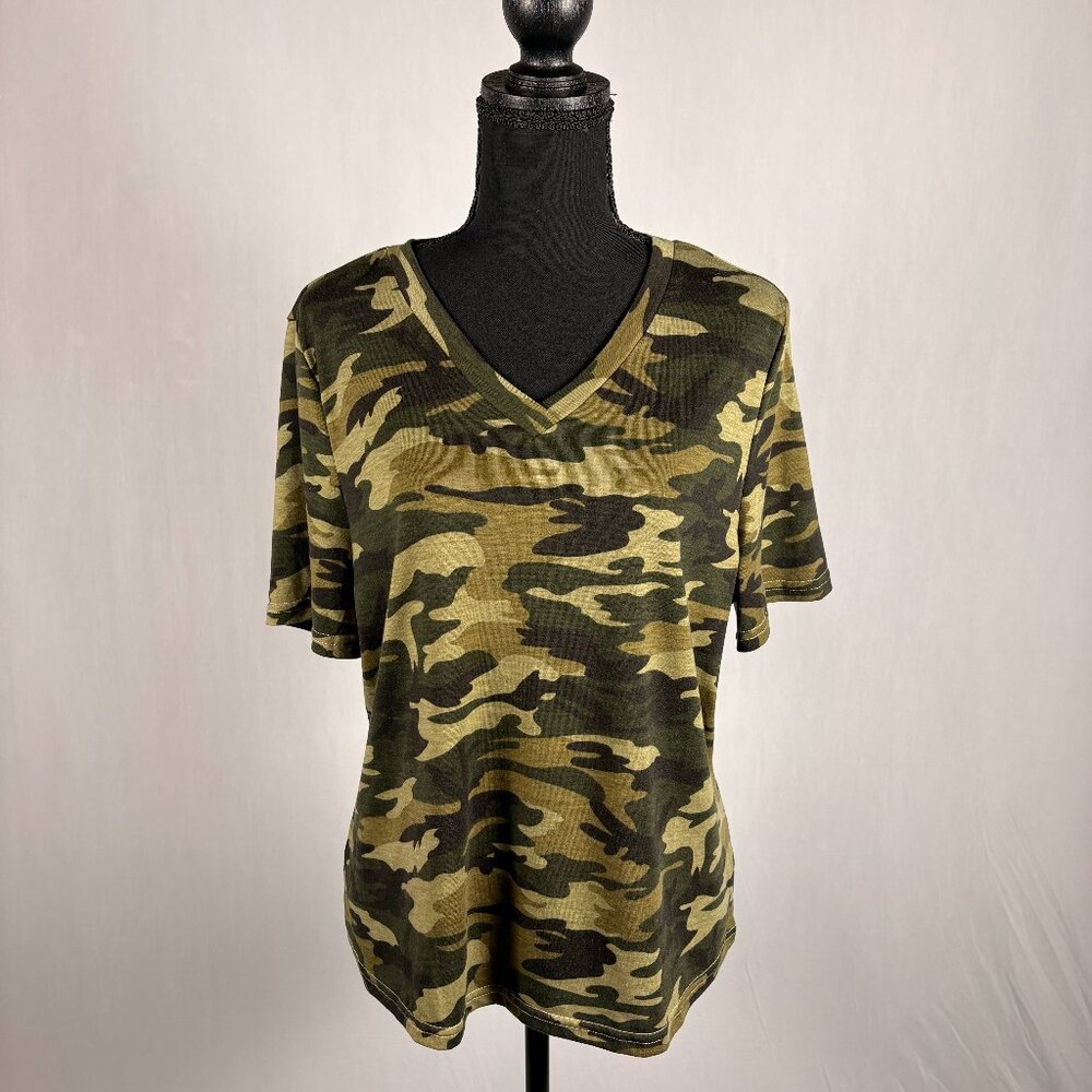 SHEIN | V-neck Camo Cropped Tee | 1XL | NWOT